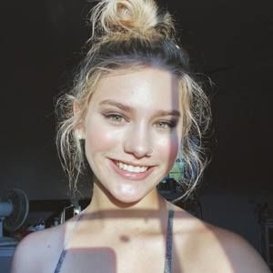 Meet your Posher, Hallie